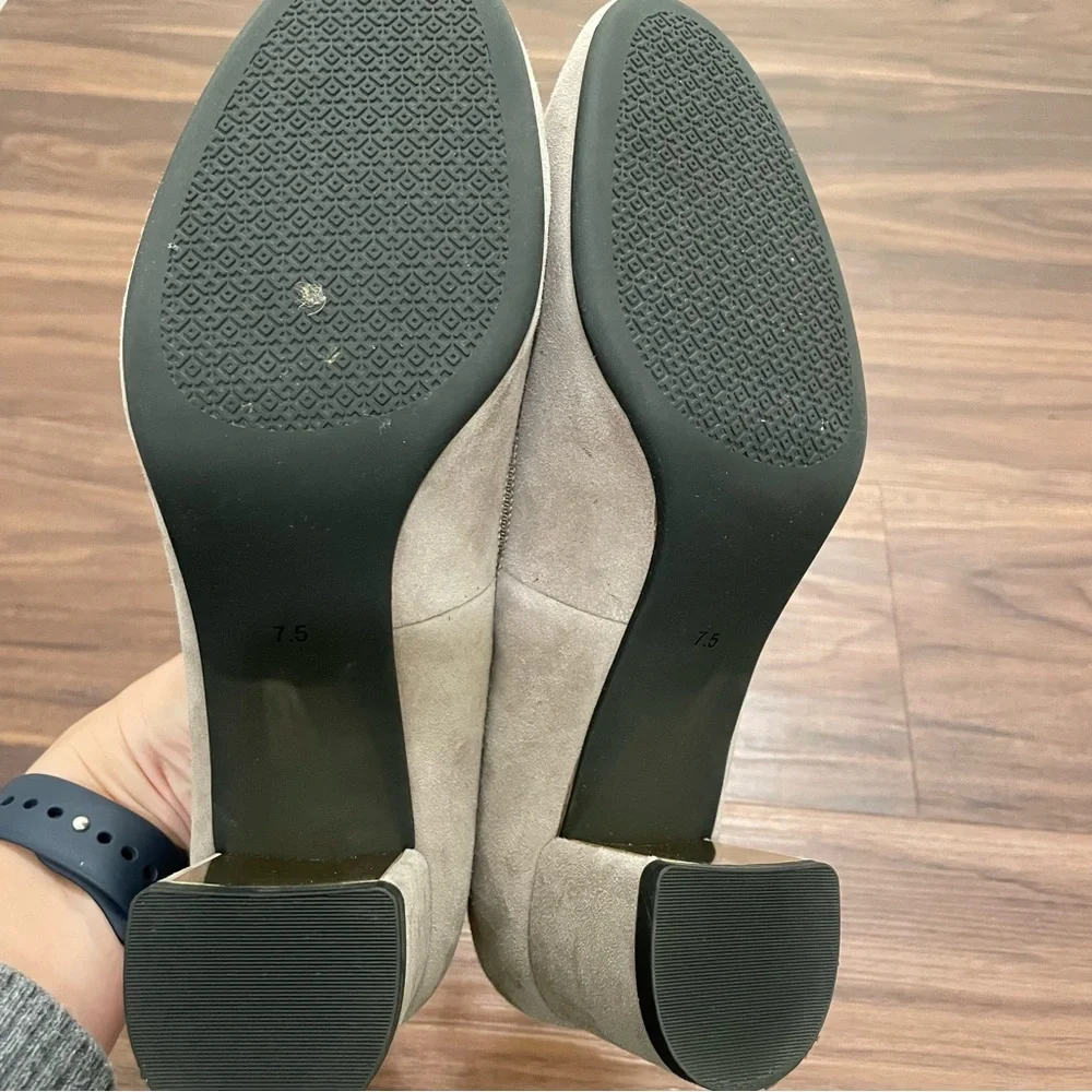 Like New Tory Burch Laila 50 Suede Block Heel Pumps Dust Storm, Size 7.5